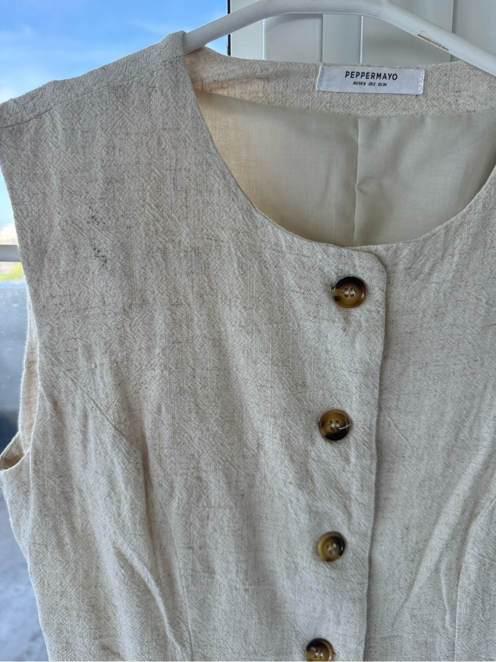 Cream Button-Front Linen vest - Picture 2 of 4